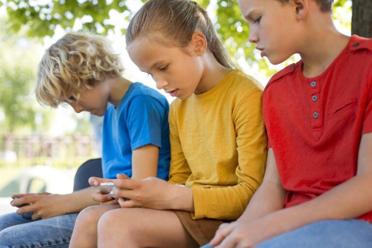 kids using chat app